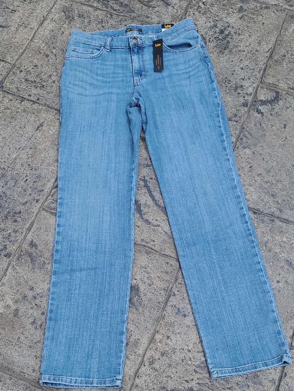 New with tags! Lee Women 10 LONG Light Blue Straight Leg Relaxed Mid Rise Jeans
